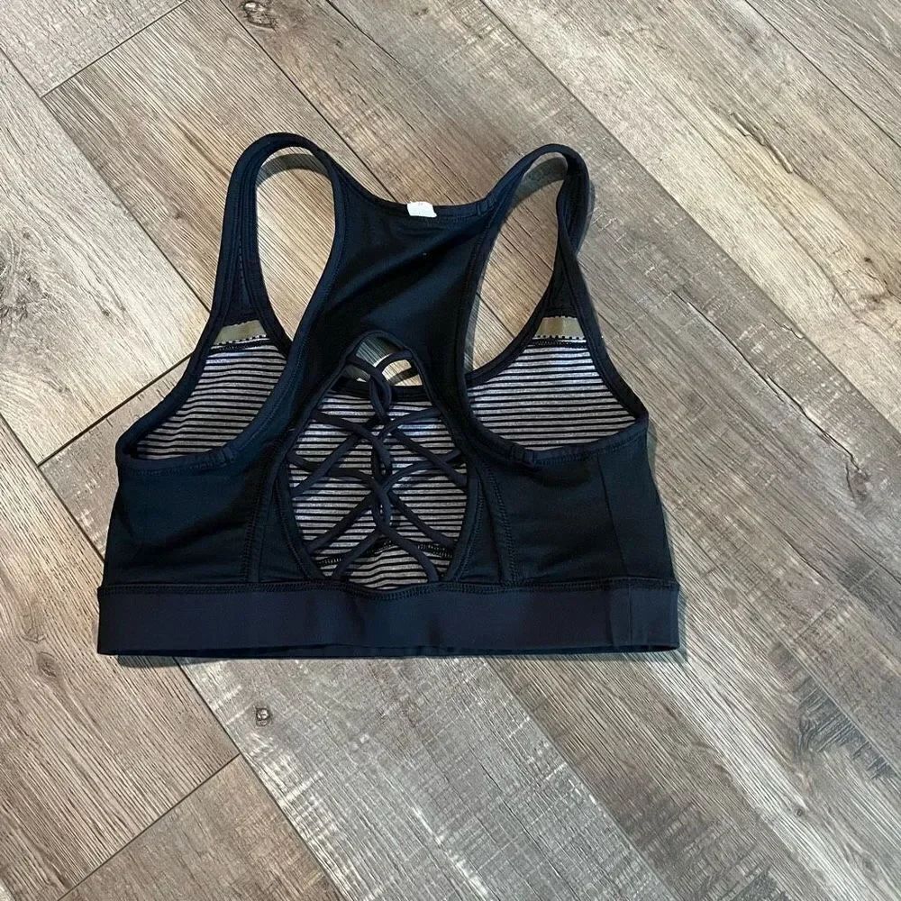Lululemon Sweaty Or Not Bra Il Mini
Pop Stripe Heathered Slate Black
Size 4